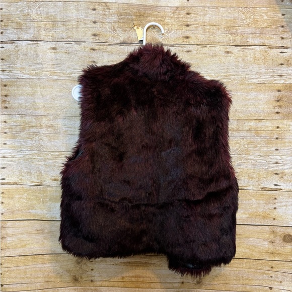 Me Jane faux fur vest 🛍 - Picture 3 of 3